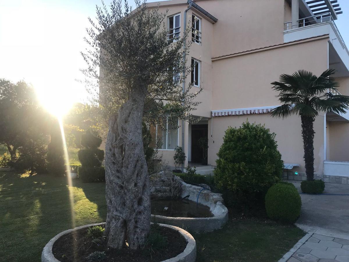 Apartaments Queen Улцинь Экстерьер фото